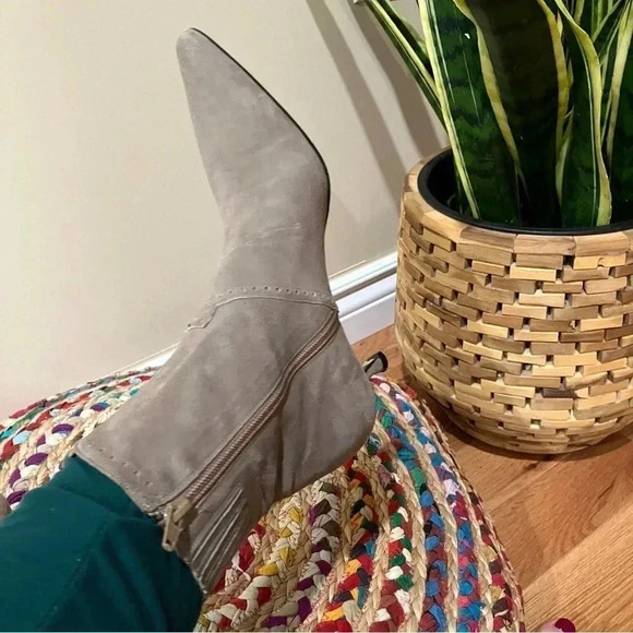 Warren Edwards  grey suede pointed toe kitten heel leopard soles ankle boots - Picture 2 of 10